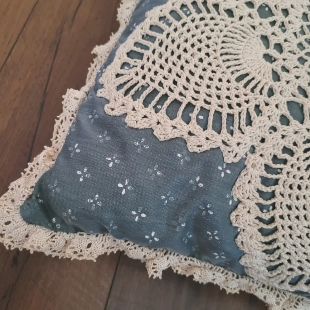Vintage - Poplin & Pineapple Crochet‎ Pillow